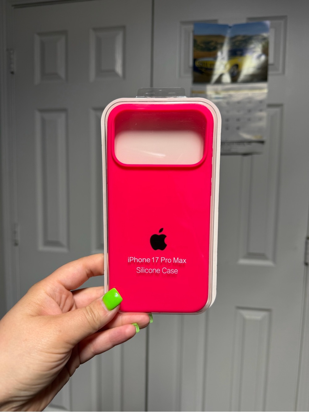 Apple iPhone 17 Pro Max Silicone Case - Hot Pink